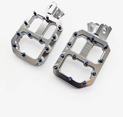 BLACK AND CHROME PEGS (FITS ALL BIKES)